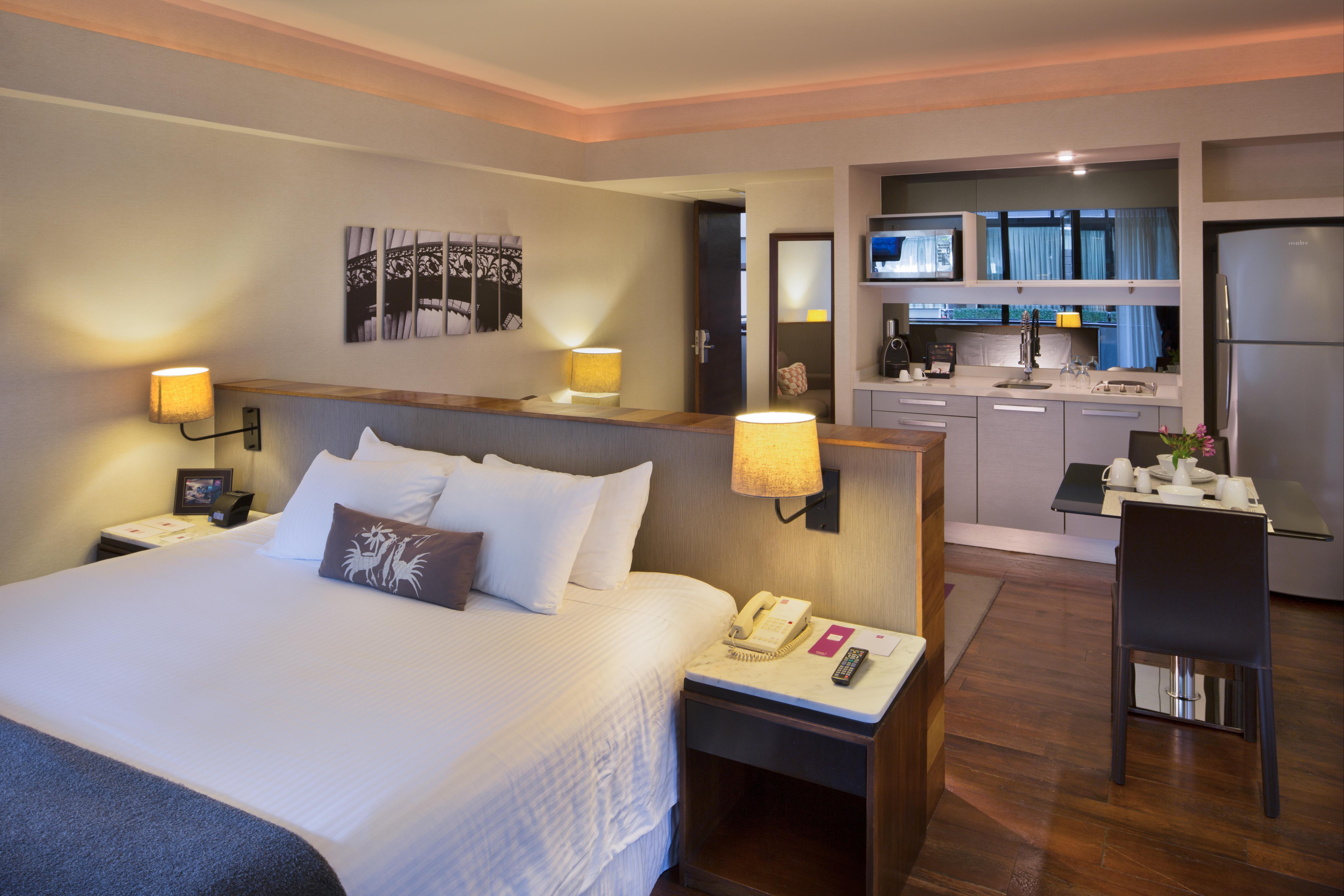 Las Suites Campos Eliseos Kota Meksiko Bagian luar foto