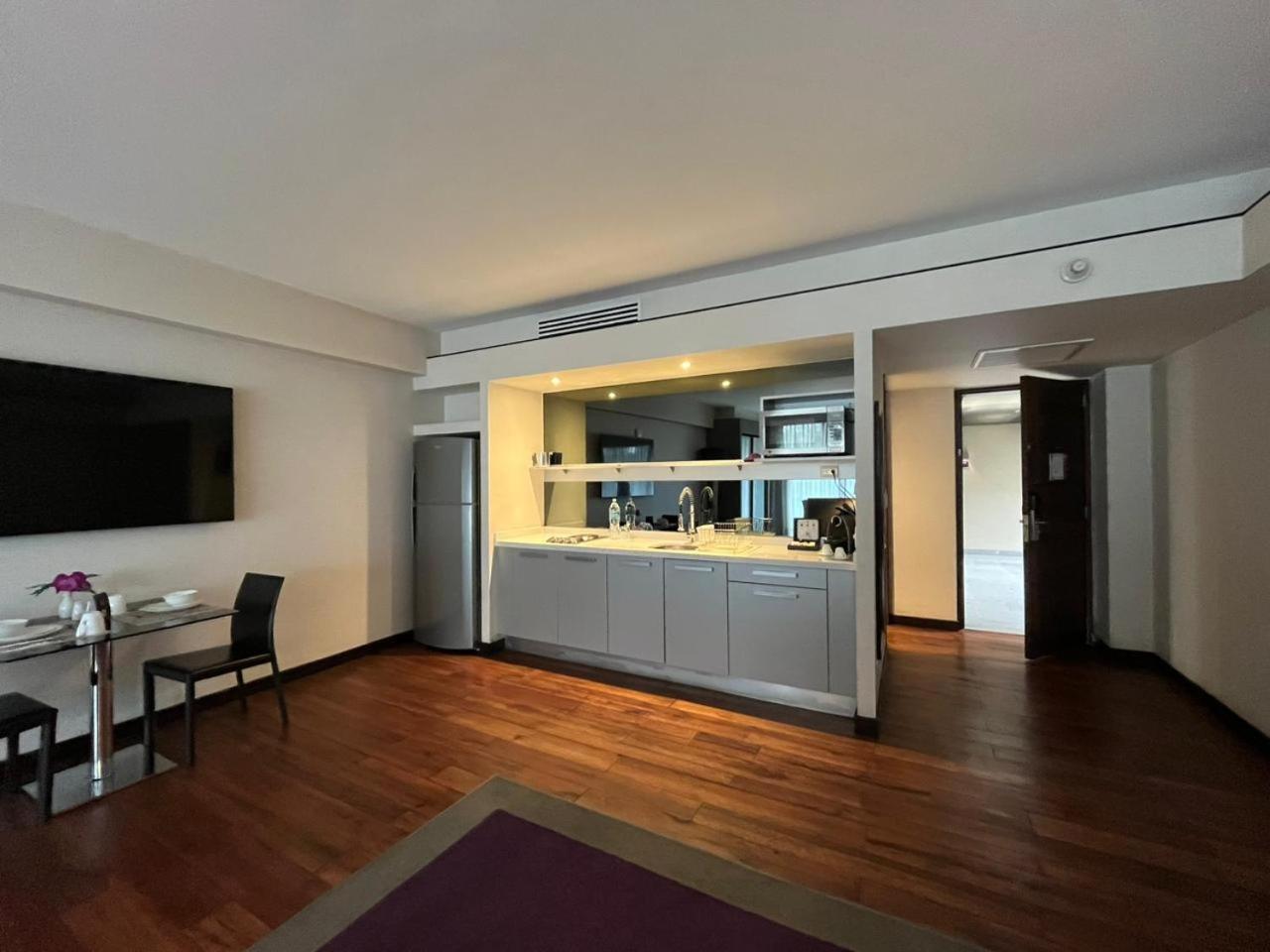 Las Suites Campos Eliseos Kota Meksiko Bagian luar foto