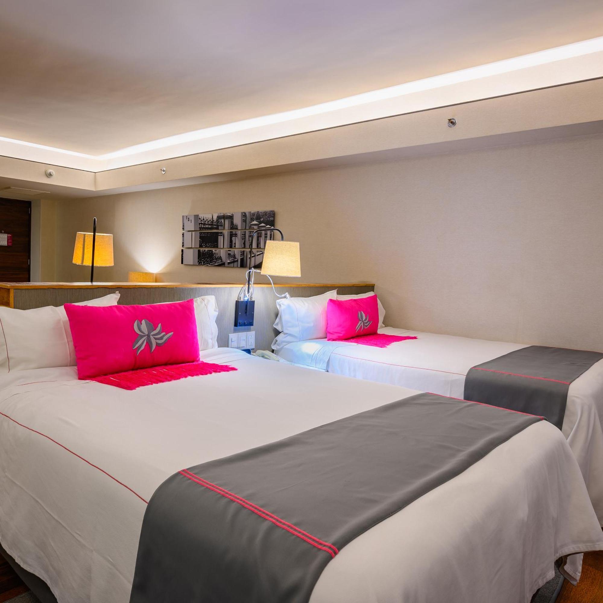 Las Suites Campos Eliseos Kota Meksiko Bagian luar foto
