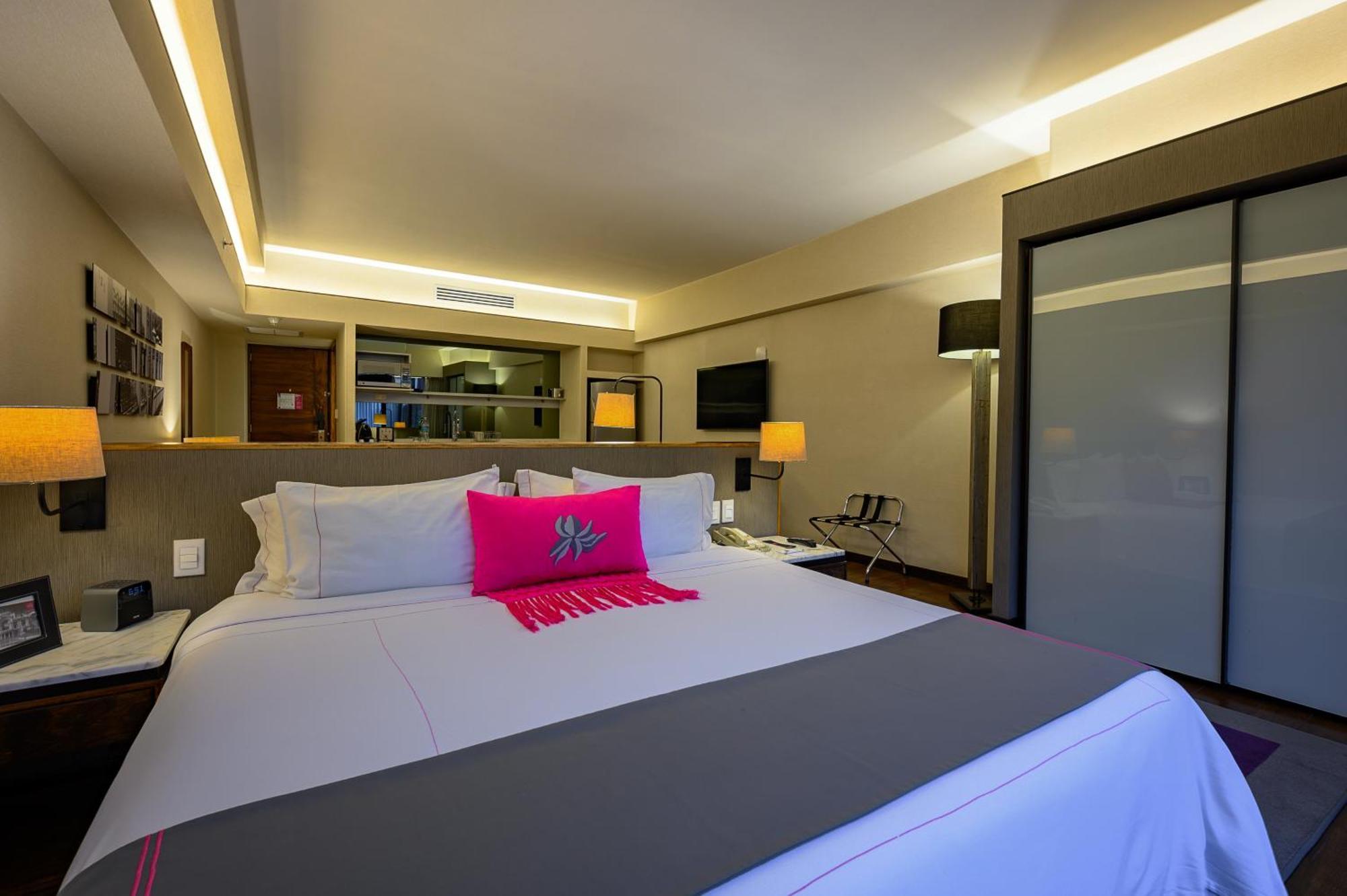 Las Suites Campos Eliseos Kota Meksiko Bagian luar foto