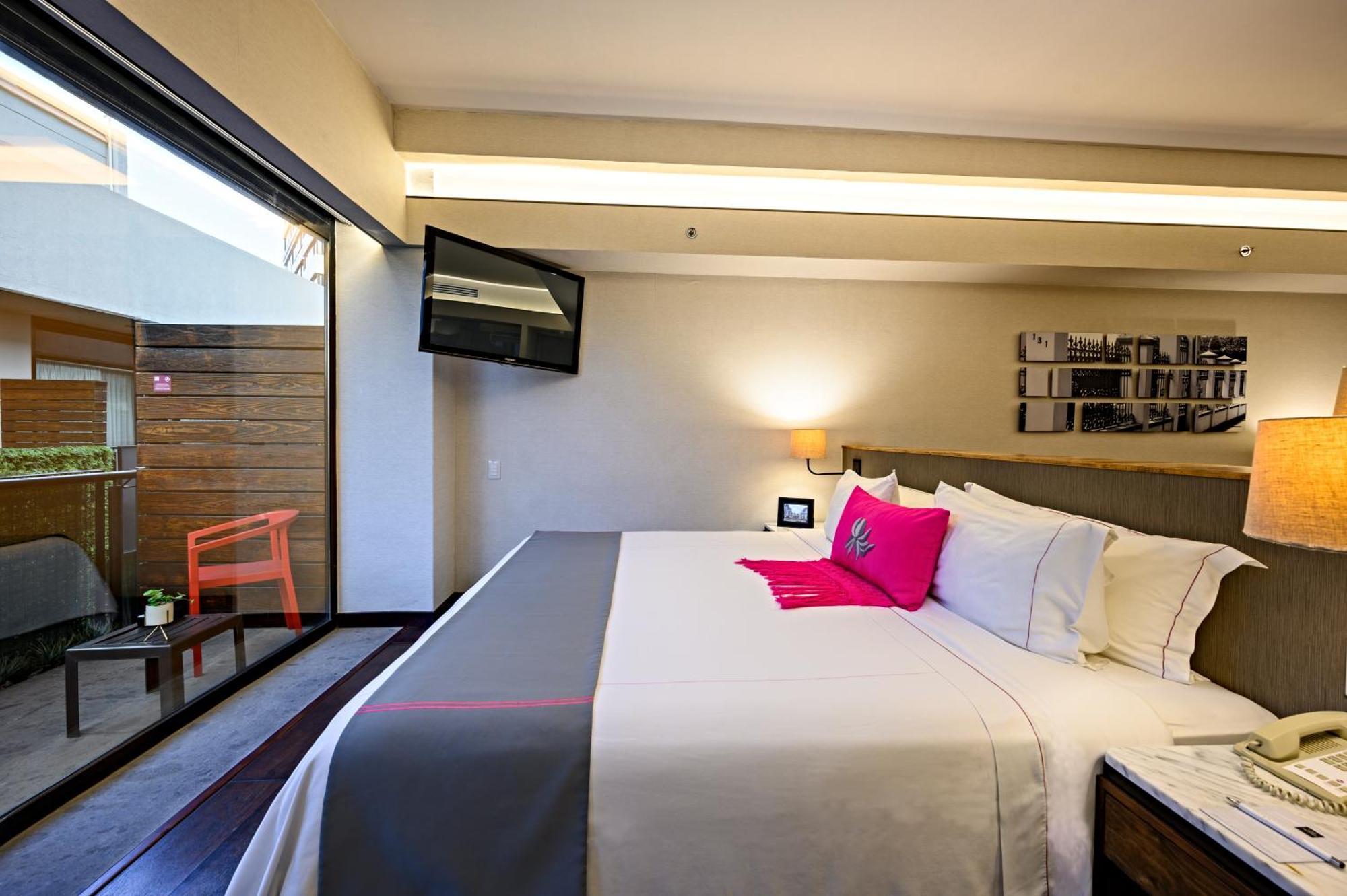 Las Suites Campos Eliseos Kota Meksiko Bagian luar foto