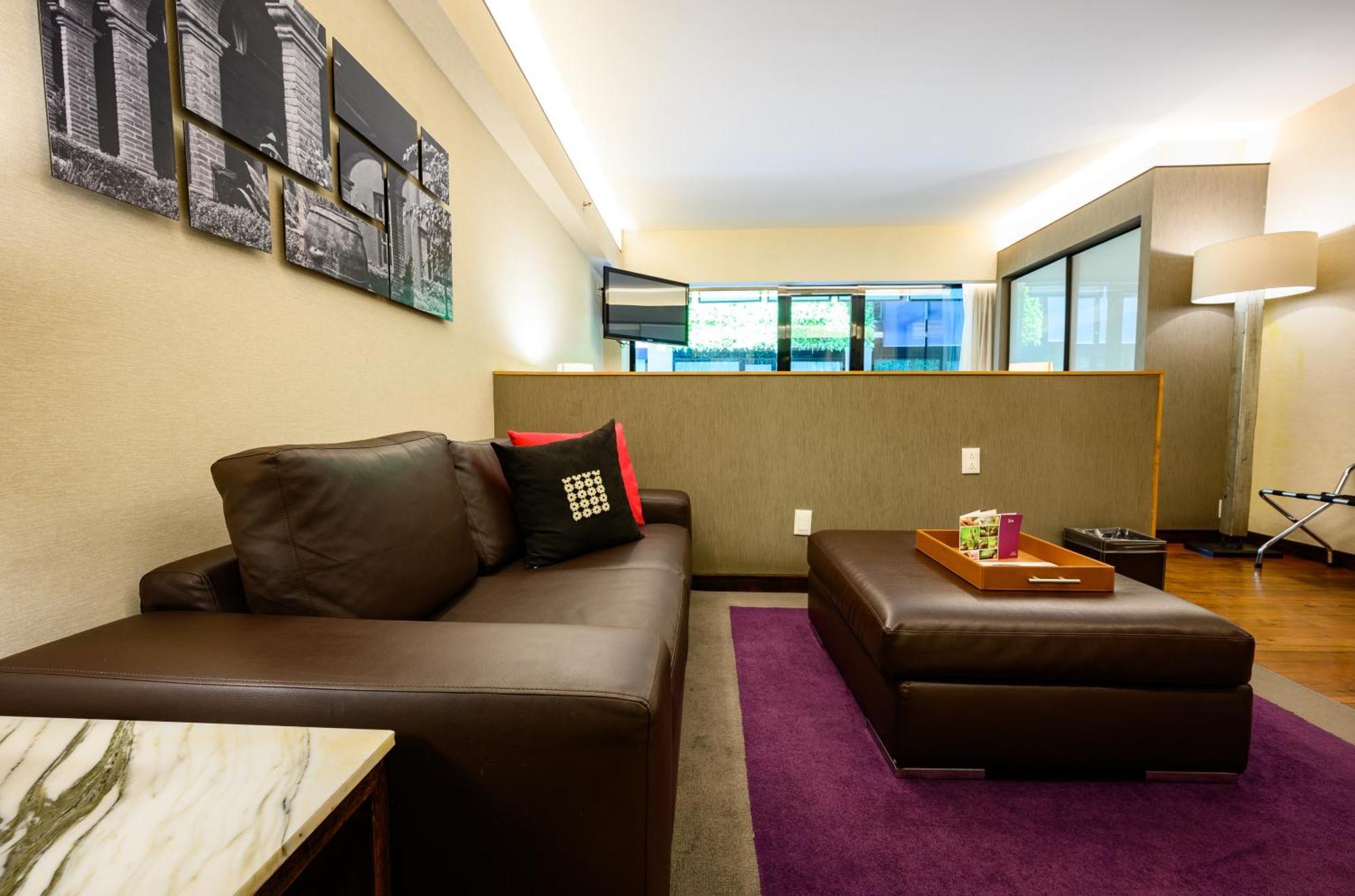 Las Suites Campos Eliseos Kota Meksiko Bagian luar foto