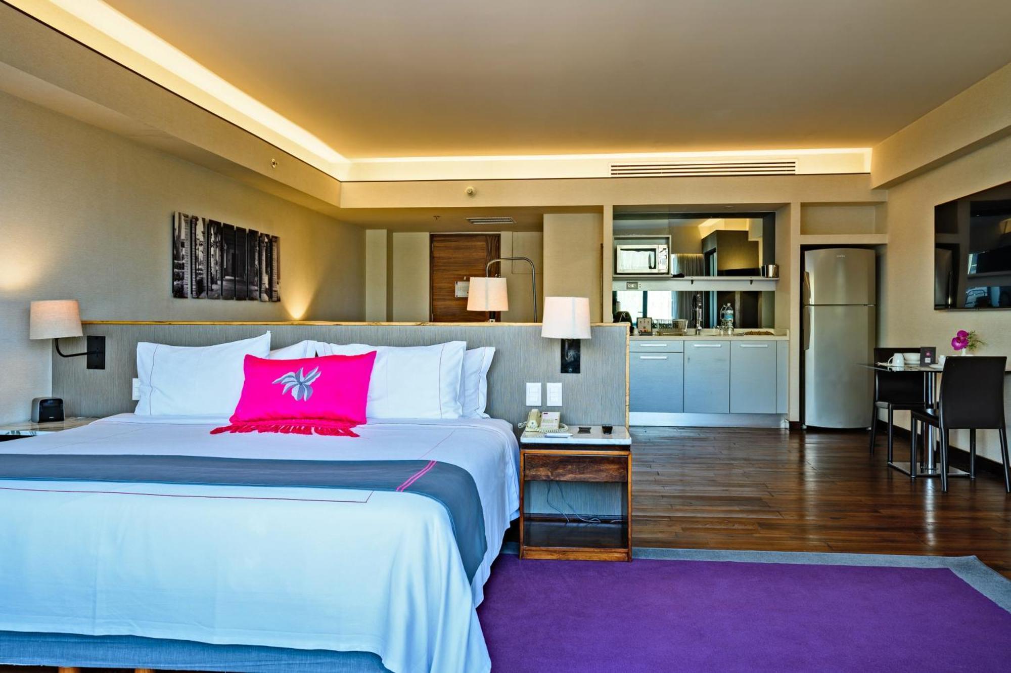 Las Suites Campos Eliseos Kota Meksiko Bagian luar foto
