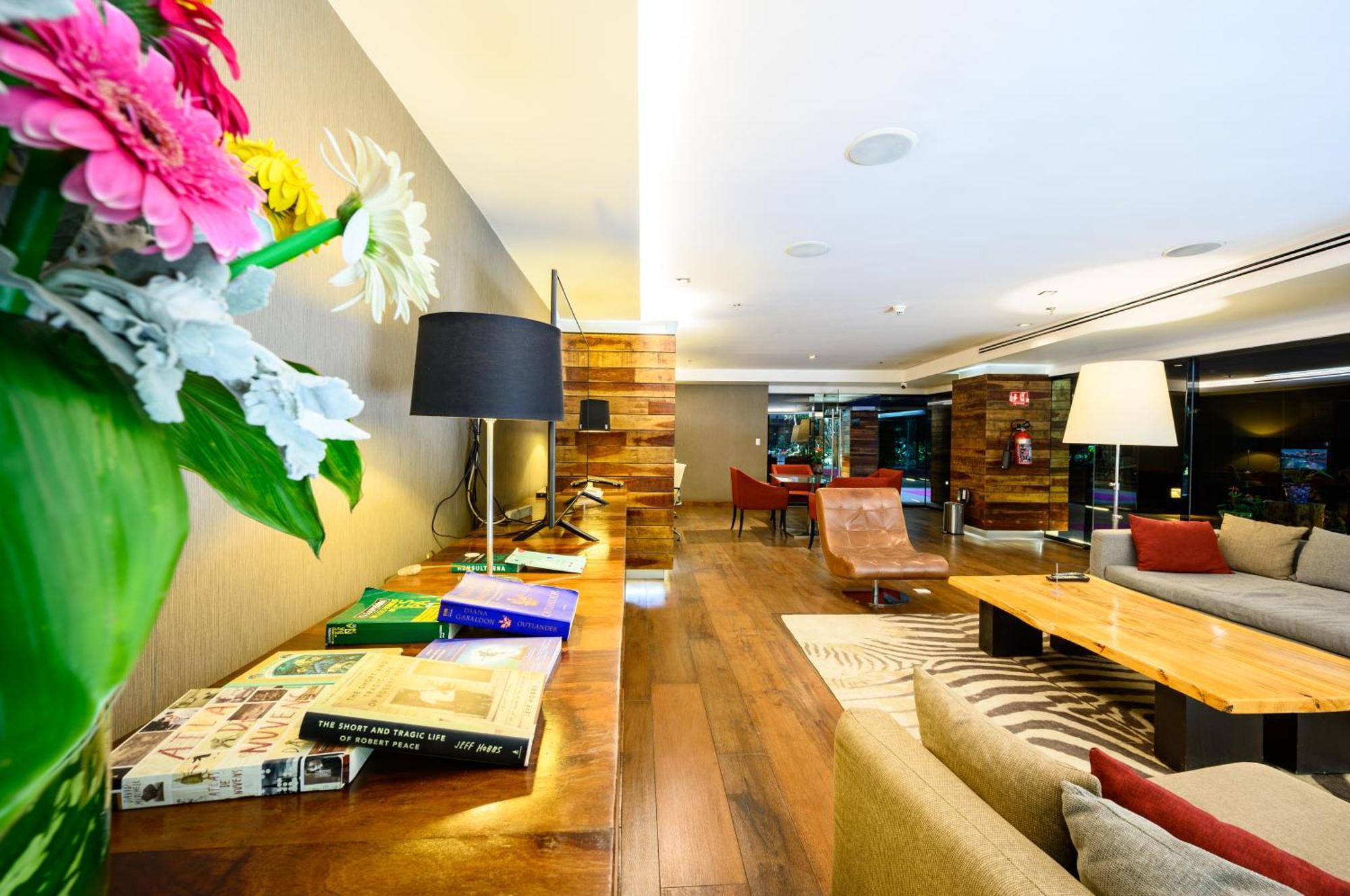 Las Suites Campos Eliseos Kota Meksiko Bagian luar foto